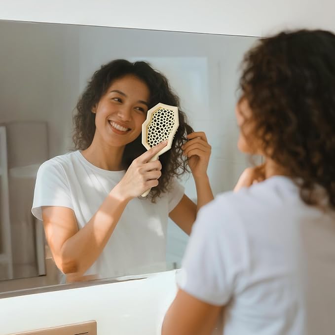 AIMIKE Glacier Detangling Brush, Pain-Free Detangler Brush for Curly Hair Wet & Dry Use, Glide Through Tangles with Ease, Vented Hair Brush for Women's 2c to 4c Curls, Cream Yellow