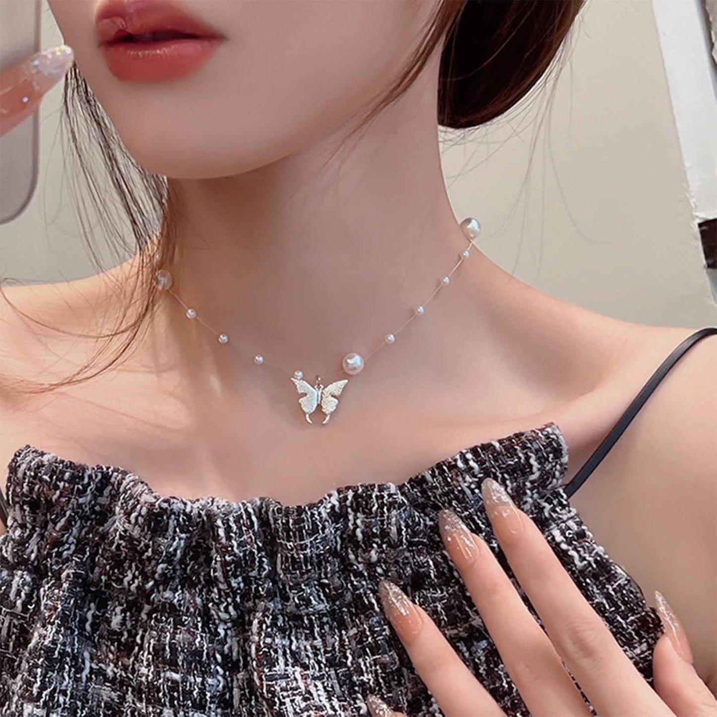 Boho Butterfly Pendant Necklace Choker Vintage Pearl Butterfly Necklace Invisible Line Chain Pearl Necklace Statement Bridal Pearl Satellite Chain Necklace Jewelry for Women